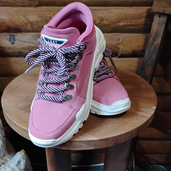 Last Women's Pink Sneakers - Picture 1 of 11